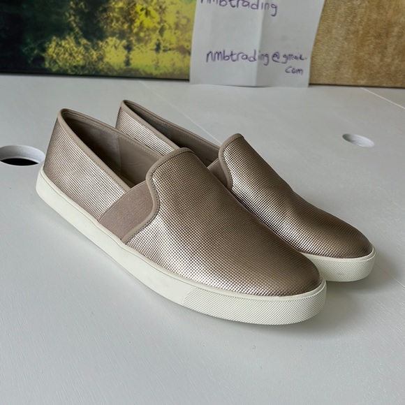 Vince textured gold fabric 10M(40) slip on flats - Picture 3 of 16